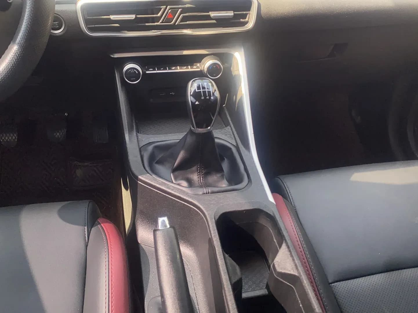 Thumbnail - Geely Binyue 1.4T Manual Golden condition photo 17