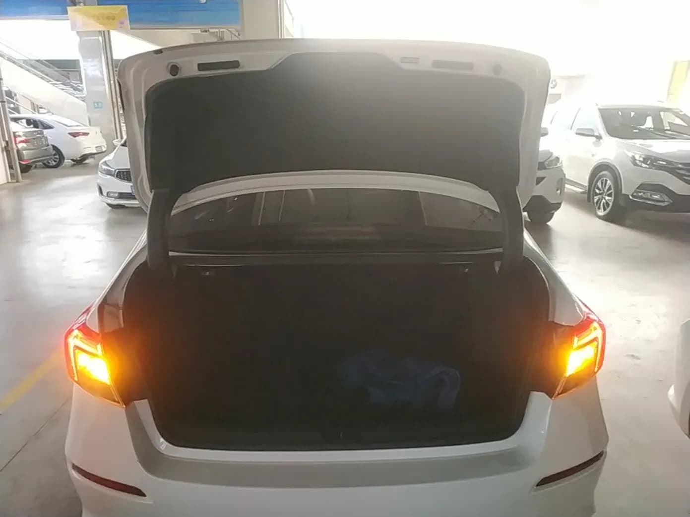 Thumbnail - Honda Civic 180Turbo CVT Sport condition photo 18