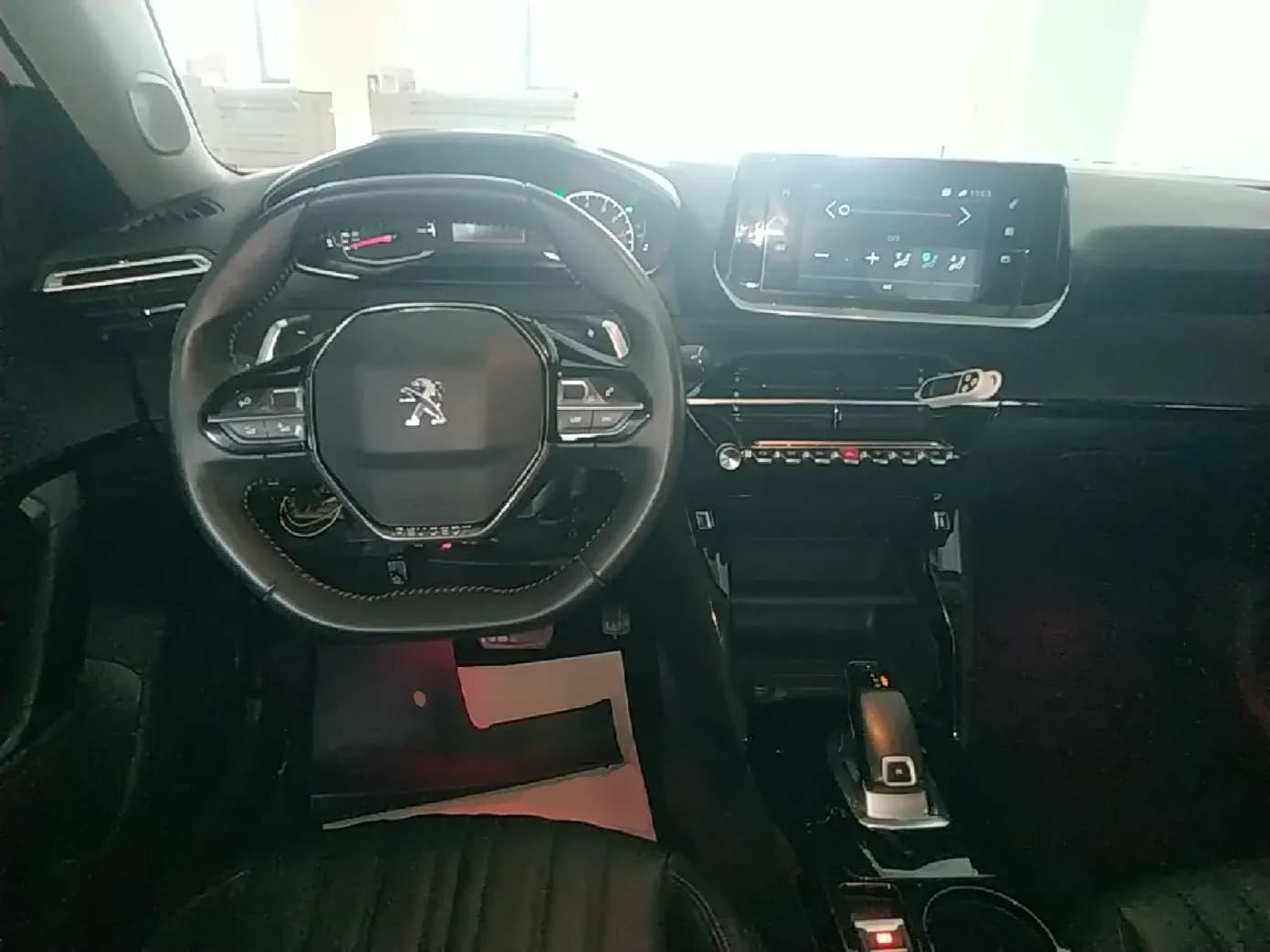 Thumbnail - Peugeot 2008 230THP The One condition photo 10