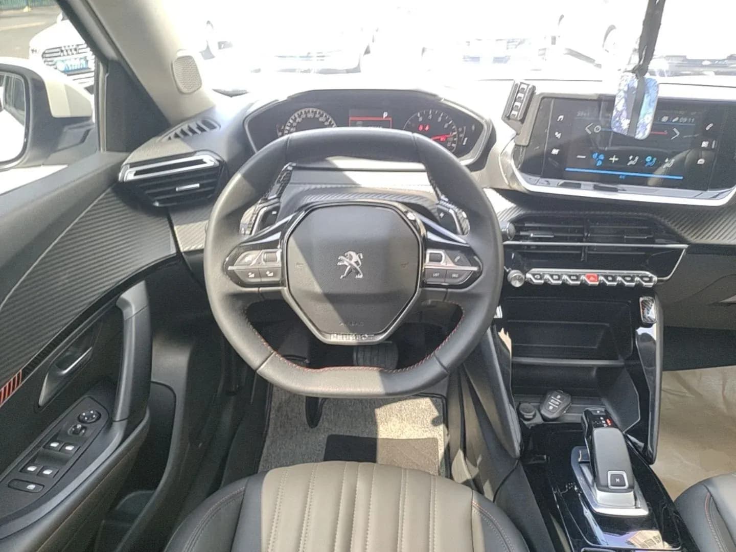 Thumbnail - Peugeot 2008 230THP The One condition photo 14