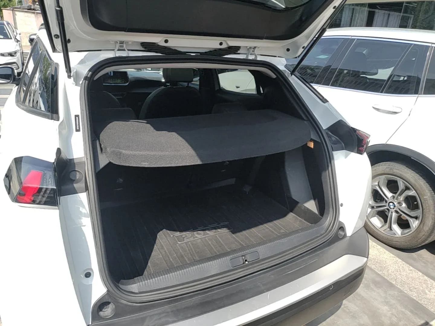 Thumbnail - Peugeot 2008 230THP The One condition photo 20