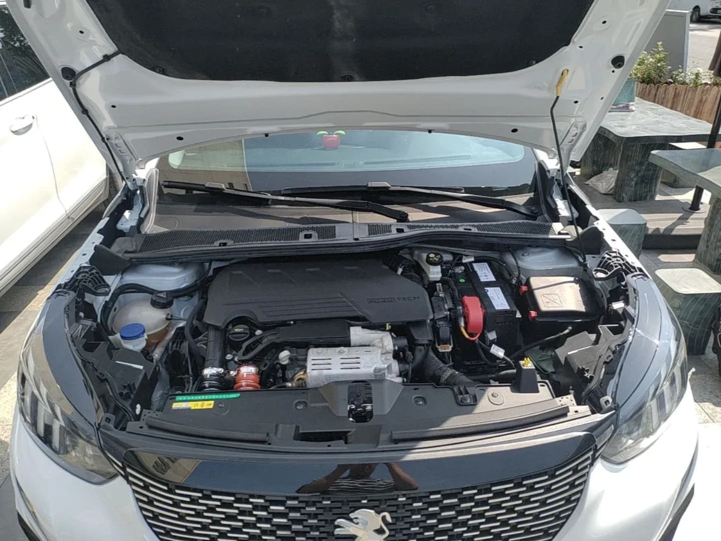 Thumbnail - Peugeot 2008 230THP The One condition photo 21