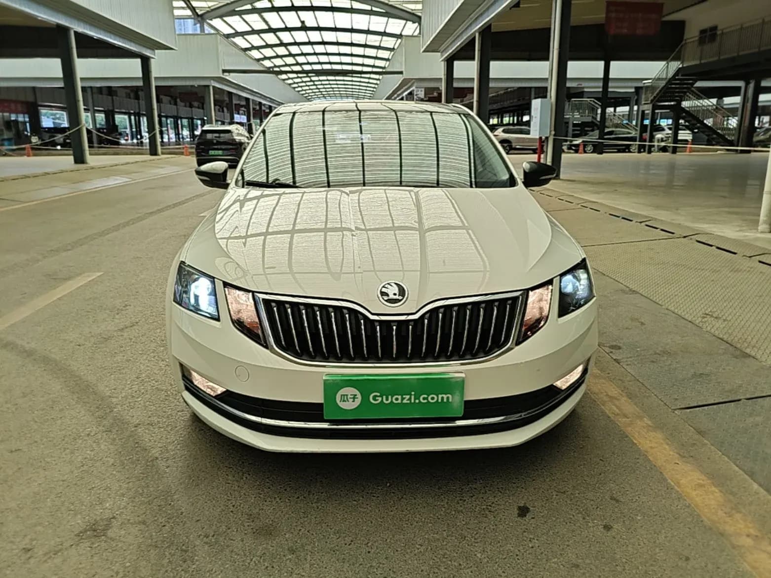 Thumbnail - Skoda Octavia TSI230 DSG Luxury condition photo 2