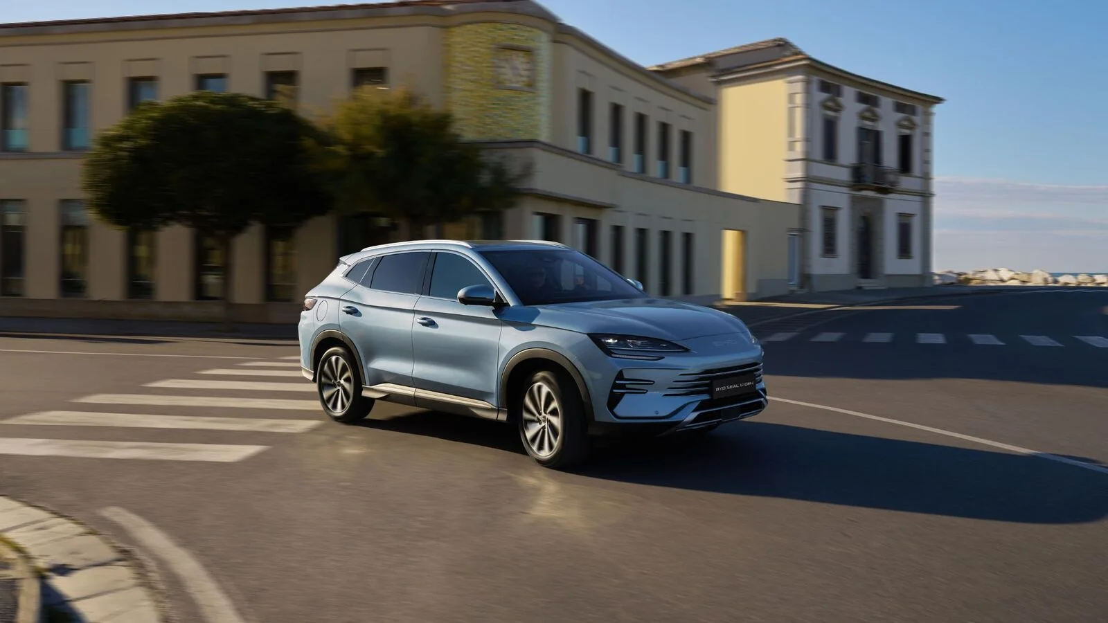 Почему PHEV становятся точкой входа китайских марок в Европу