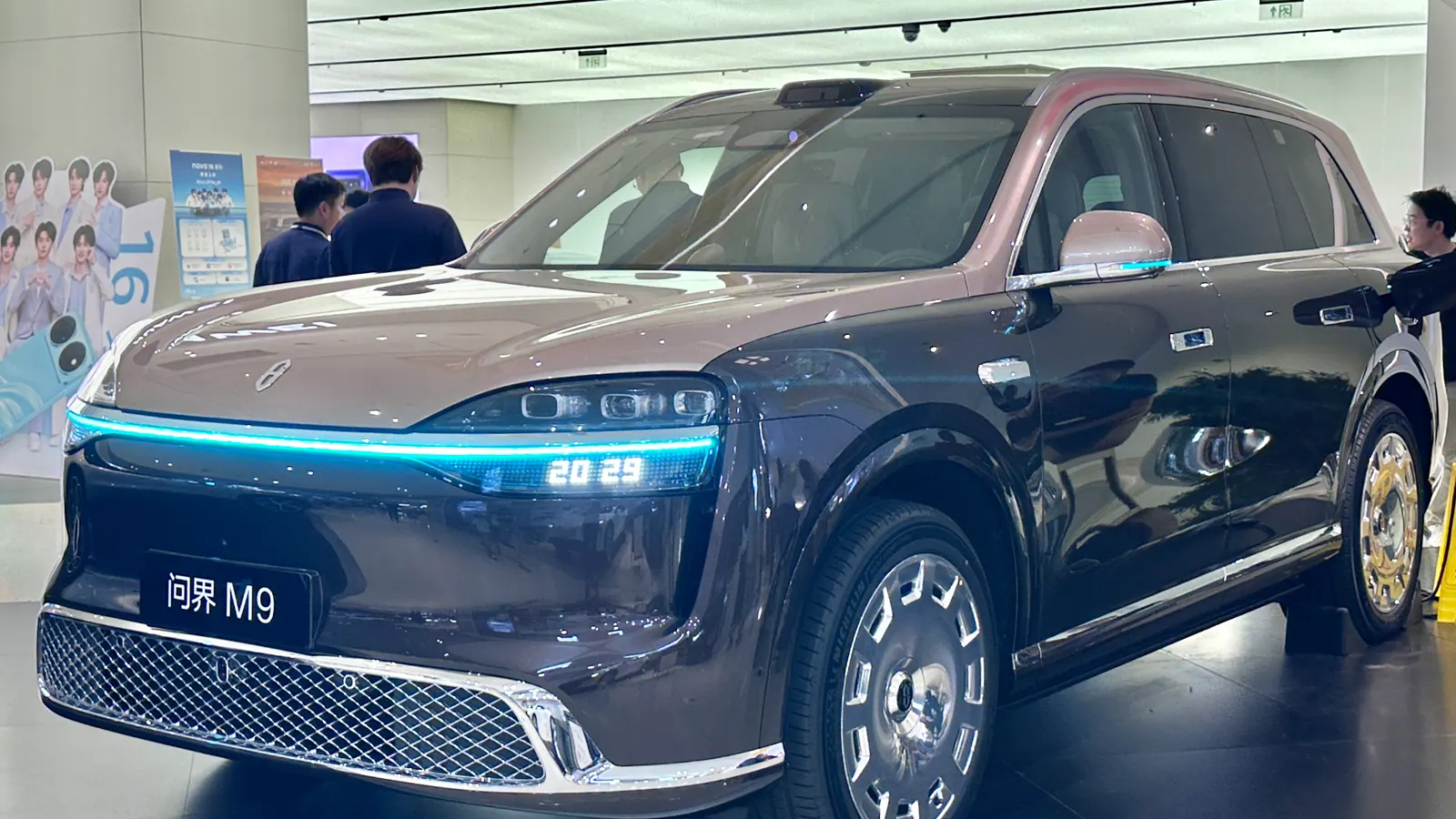 AITO M9 HIMA flagship SUV