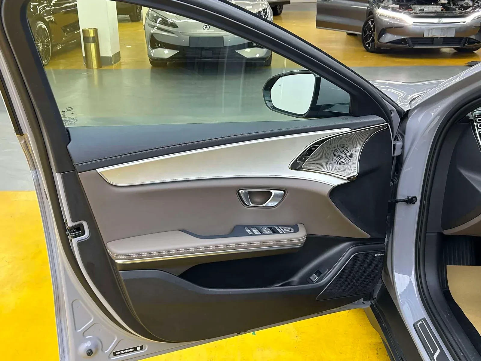 Thumbnail - BYD Han 2025 DM-i Intelligent Drive 125KM Premium Hefei 2025-05 19k km used car photo 6