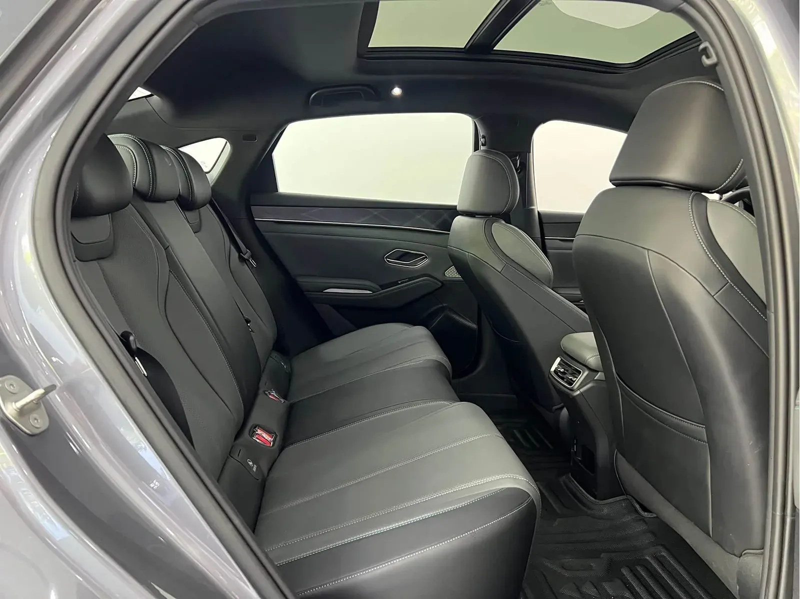 Thumbnail - BYD Qin L 2025 DM-i Intelligent Drive 120KM Shenzhen 2025-01 3k km used car photo 12