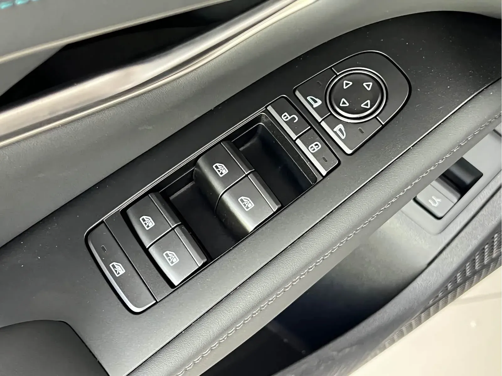 Thumbnail - BYD Qin L 2025 DM-i Intelligent Drive 120KM Shenzhen 2025-01 3k km used car photo 15