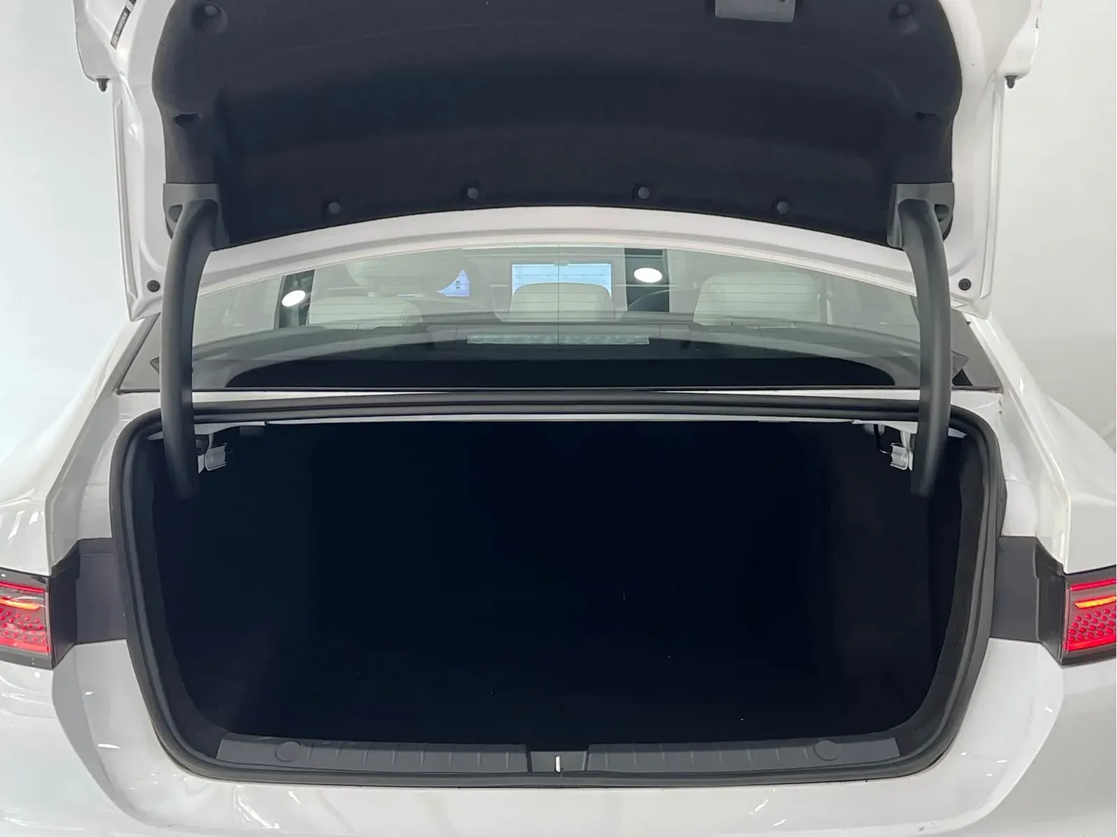 Thumbnail - BYD Seal 05 DM-i 2025 DM-i Intelligent Drive 120KM Flagship Shenzhen 2025-03 5k km used car photo 8