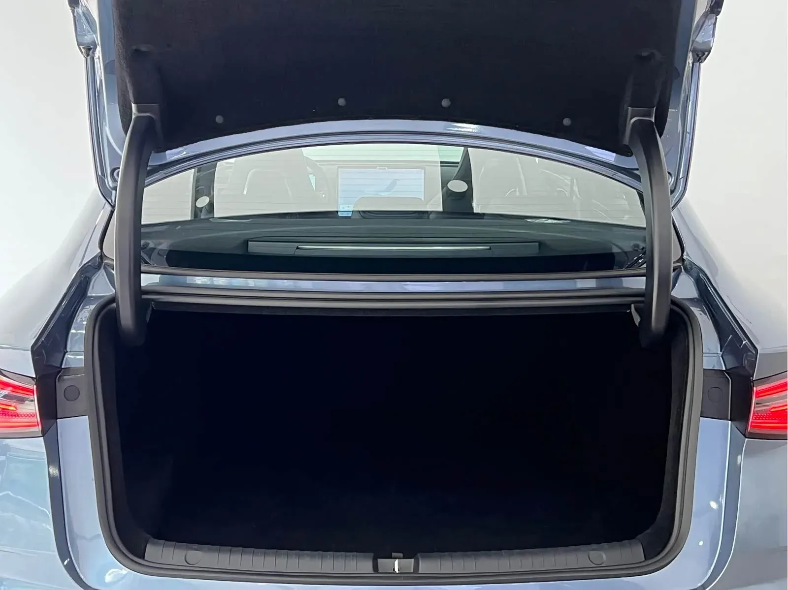 Thumbnail - BYD Seal 06 2025 DM-i Intelligent Drive 120KM Flagship Shenzhen 2025-03 4k km used car photo 8
