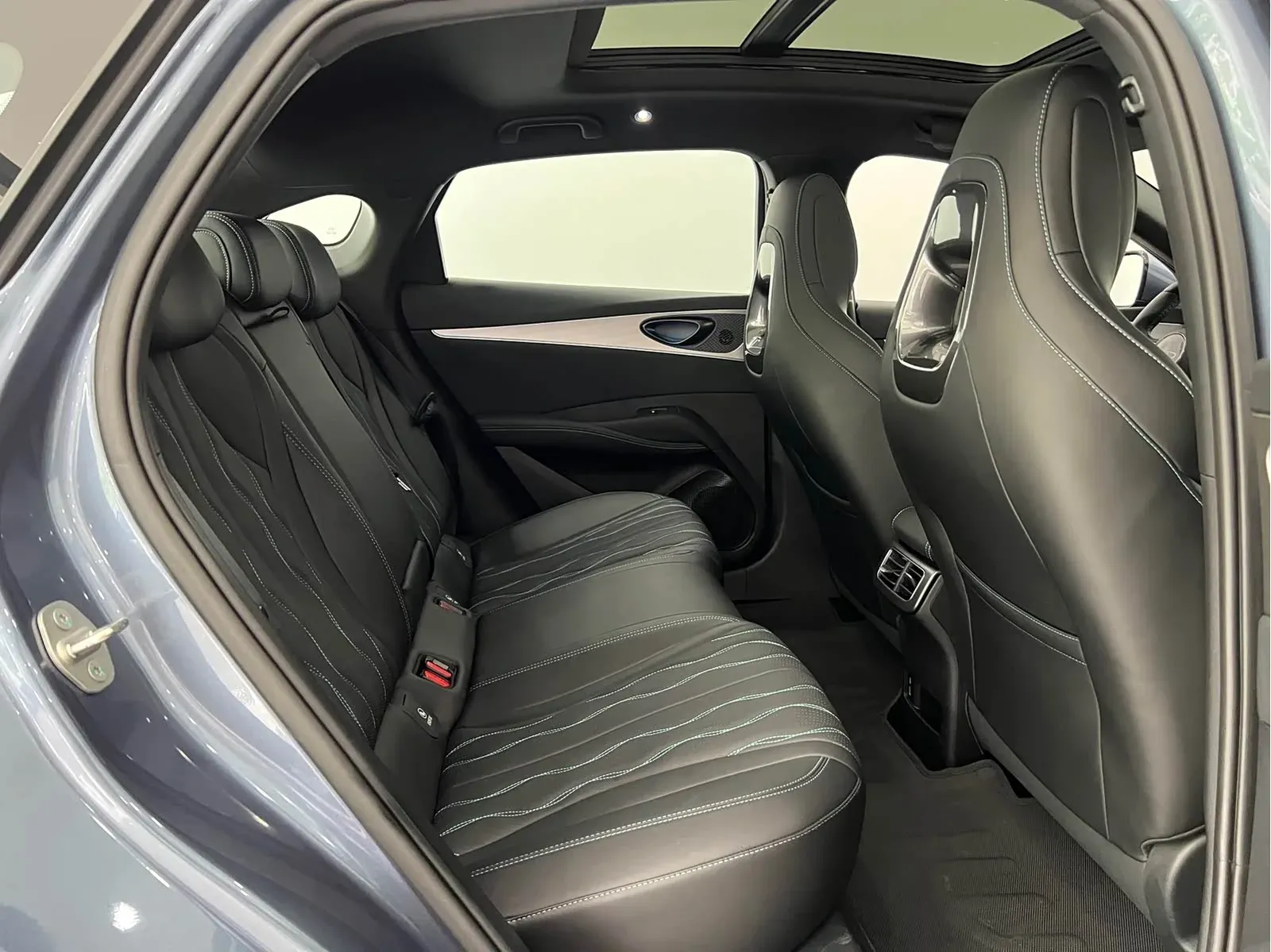 Thumbnail - BYD Seal 06 2025 DM-i Intelligent Drive 120KM Flagship Shenzhen 2025-03 4k km used car photo 12