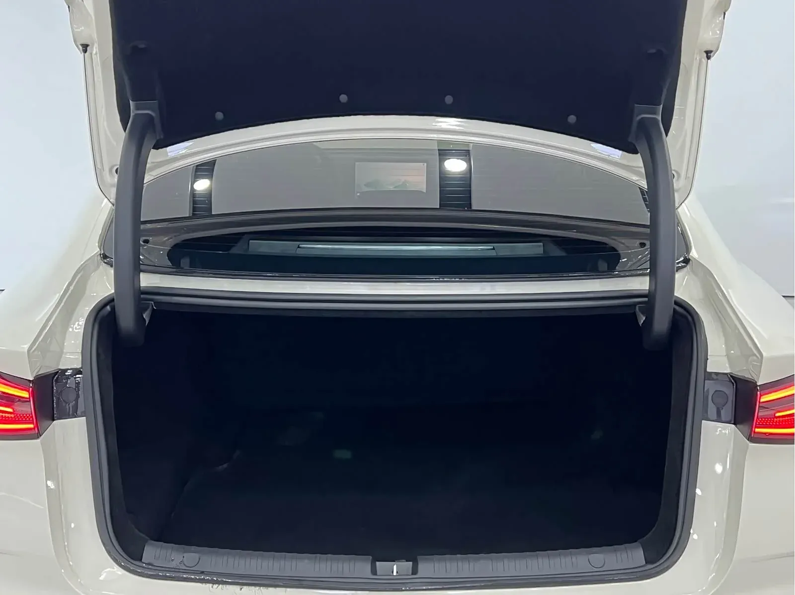 Thumbnail - BYD Seal 06 2025 DM-i Intelligent Drive 120KM Premium Shenzhen 2025-02 3k km used car photo 8
