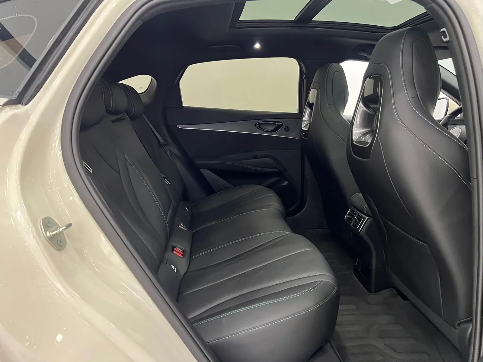 Thumbnail - BYD Seal 06 2025 DM-i Intelligent Drive 120KM Premium Shenzhen 2025-02 3k km used car photo 12