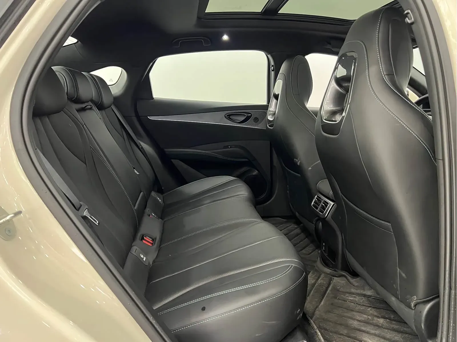 Thumbnail - BYD Seal 06 2025 DM-i Intelligent Drive 120KM Premium Shenzhen 2025-03 1k km used car photo 12