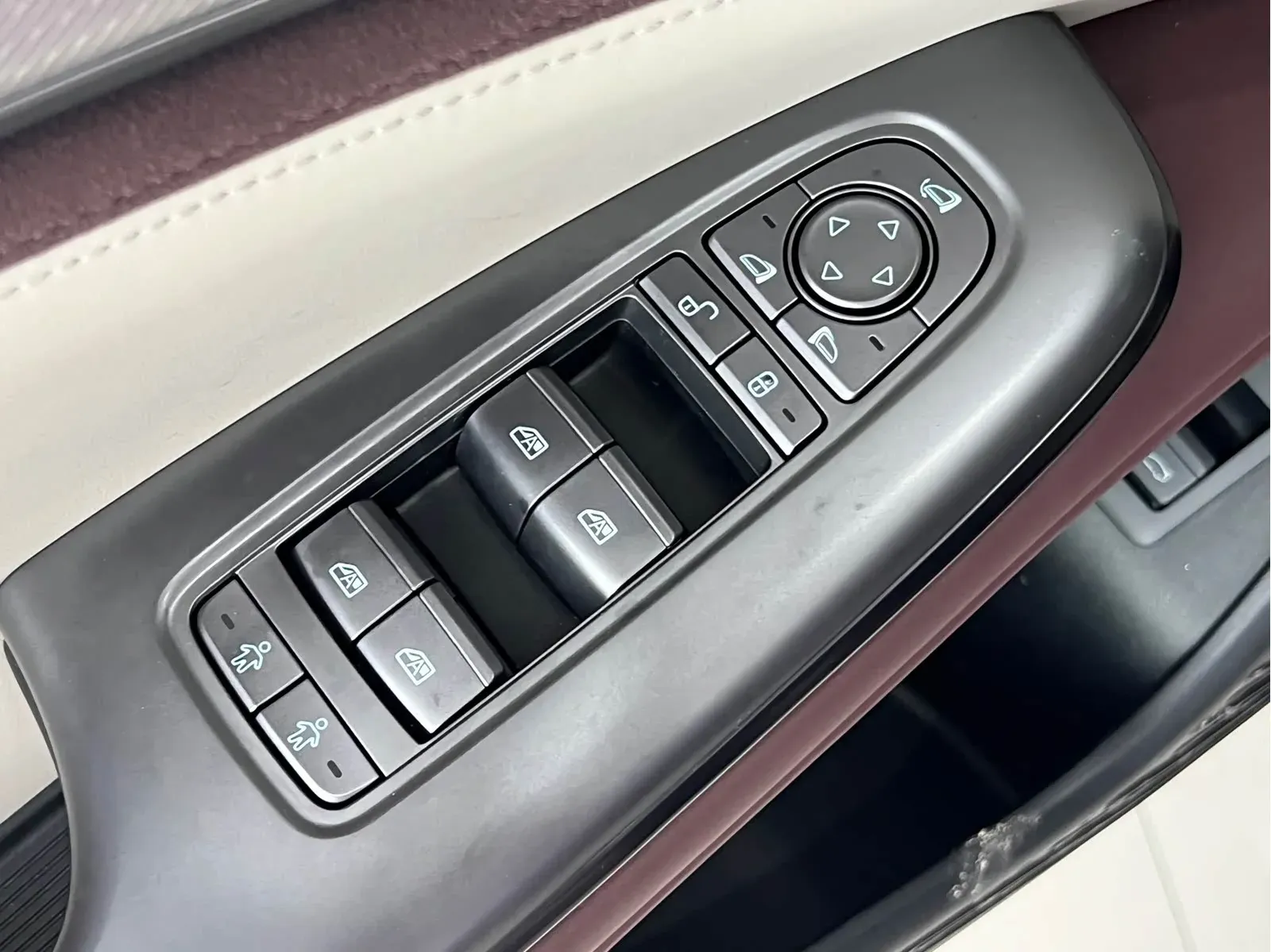 Thumbnail - BYD Seal 07 DM-i 2025 DM-i 1.5T 125KM Flagship Shenzhen 2024-11 21k km used car photo 17