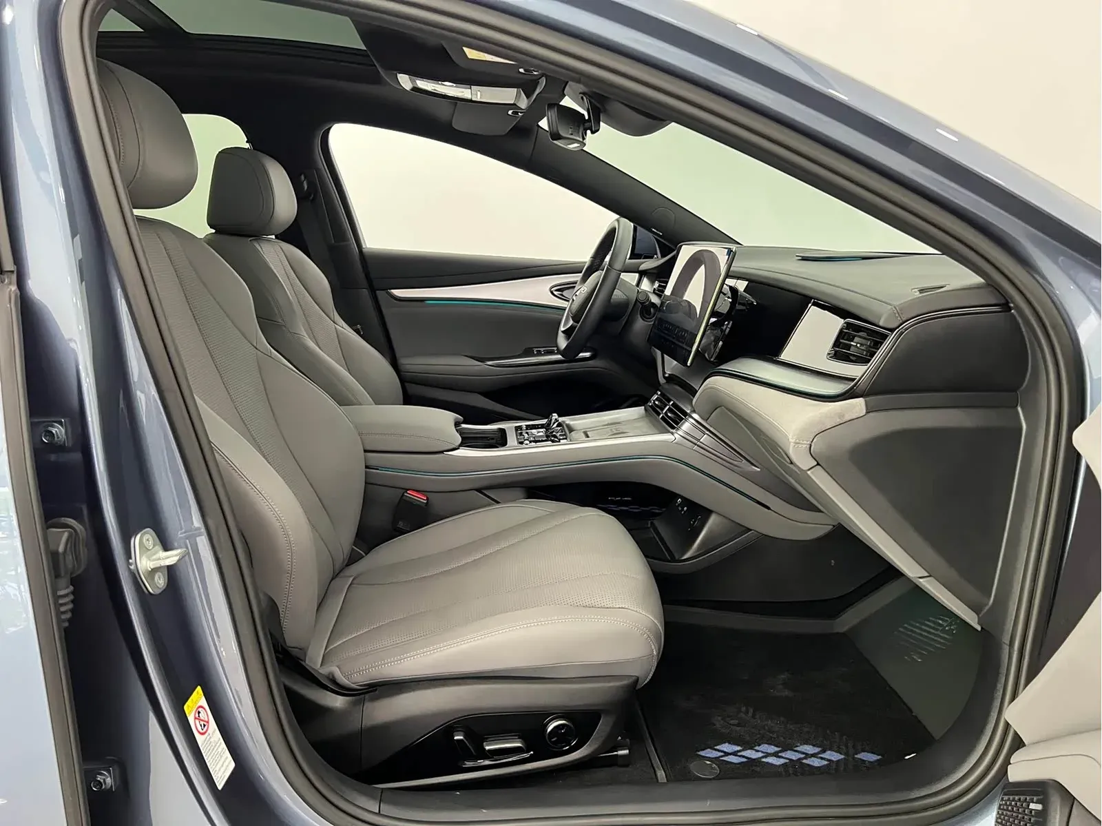 Thumbnail - BYD Seal 07 DM-i 2025 Intelligent Drive DM-i 1.5L 125KM Premium Shenzhen 2025-03 9k km used car photo 12