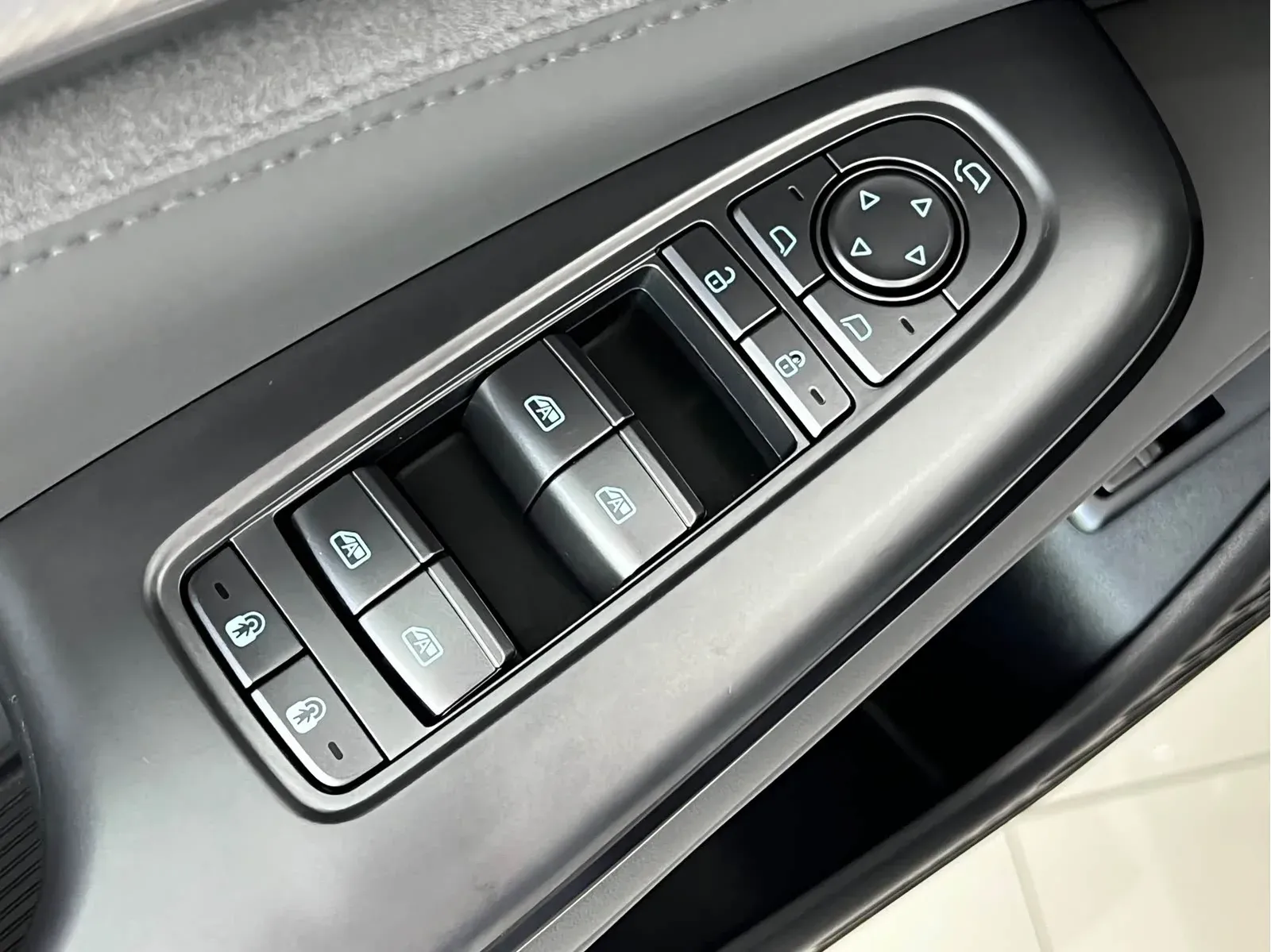 Thumbnail - BYD Seal 07 DM-i 2025 Intelligent Drive DM-i 1.5L 125KM Premium Shenzhen 2025-03 9k km used car photo 17