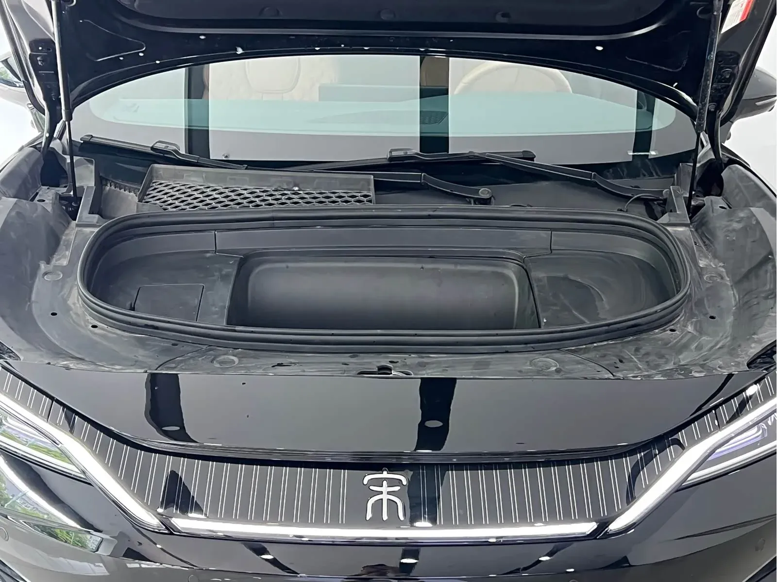 Thumbnail - BYD Song L EV 2025 Intelligent Drive 662KM LiDAR Shenzhen 2025-04 18k km used car photo 4