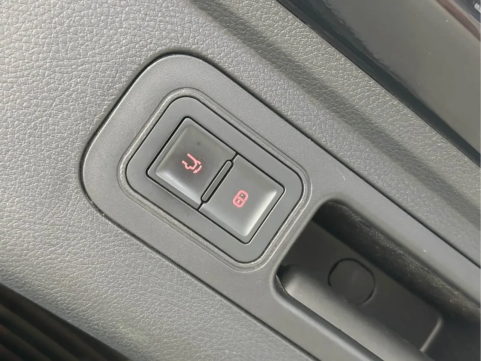 Thumbnail - BYD Tang New Energy 2024 DM-i Glory Edition 112KM Flagship Shenzhen 2024-04 18k km used car photo 8