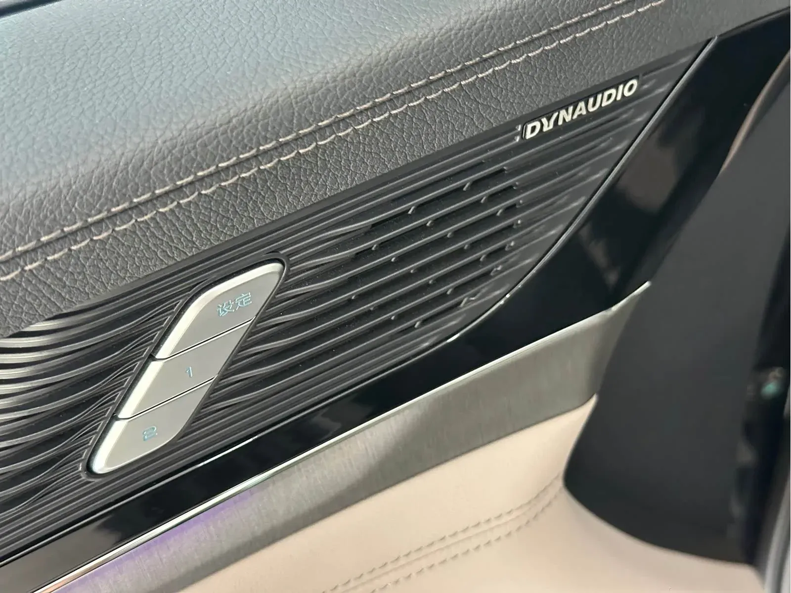 Thumbnail - BYD Tang New Energy 2024 DM-i Glory Edition 112KM Flagship Shenzhen 2024-04 18k km used car photo 17