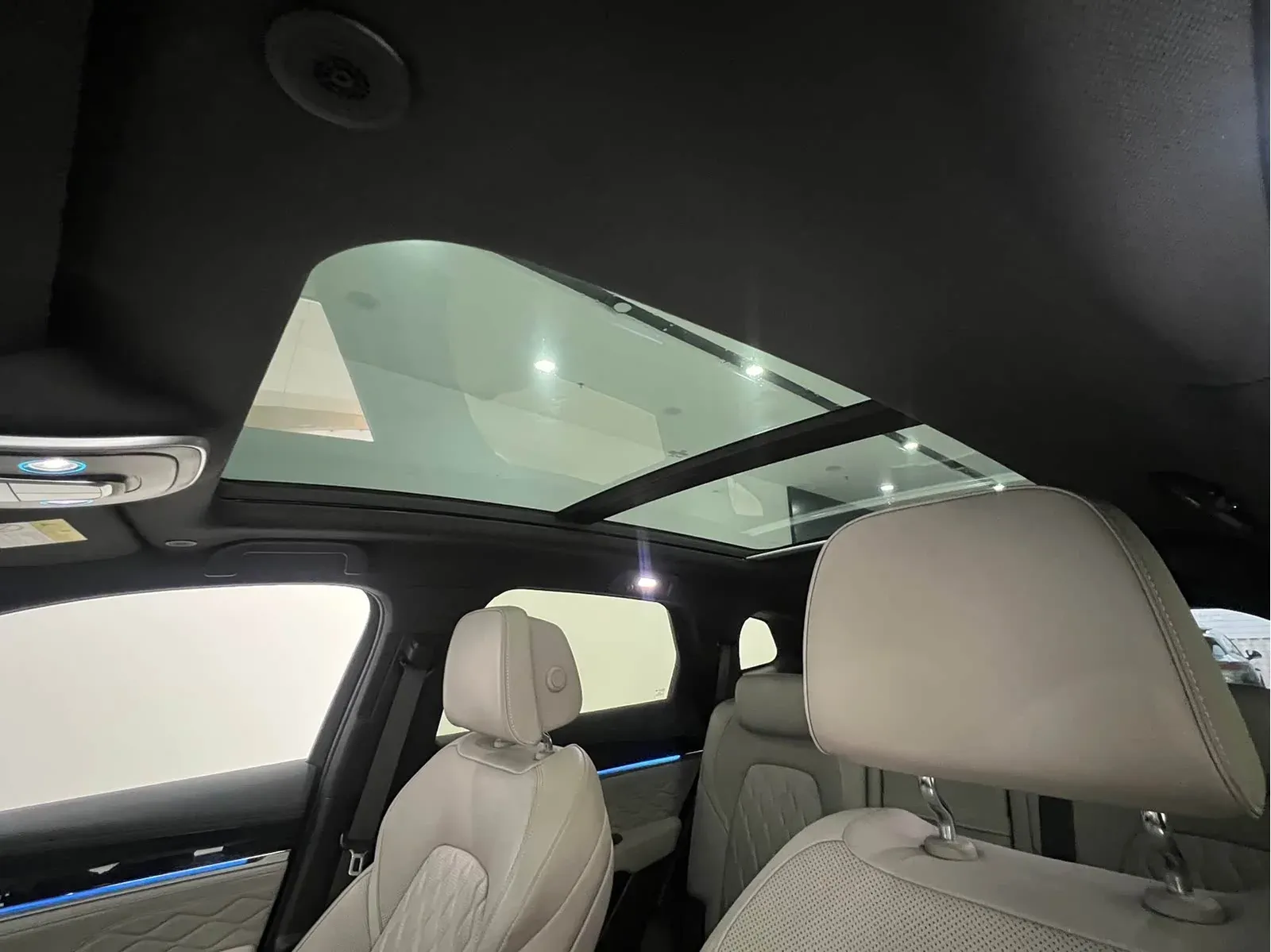 Thumbnail - BYD Tang New Energy 2024 DM-i Glory Edition 112KM Flagship Shenzhen 2024-04 25k km used car photo 1