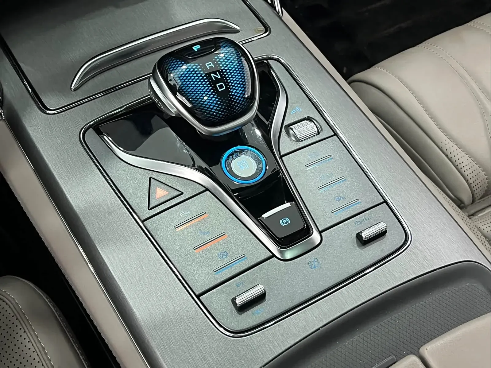 Thumbnail - BYD Tang New Energy 2024 DM-i Glory Edition 112KM Flagship Shenzhen 2024-04 25k km used car photo 23