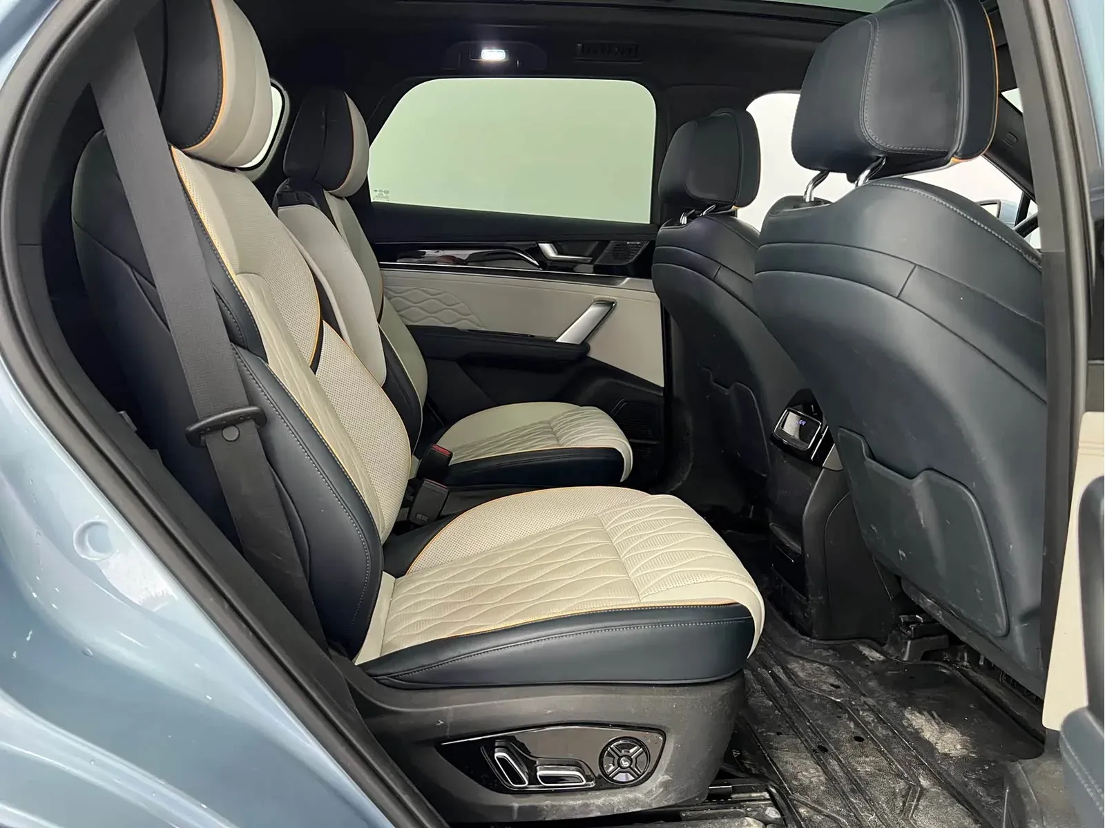 Thumbnail - BYD Tang New Energy 2024 DM-p Champion Edition 215KM AWD Flagship Shenzhen 2023-12 38k km used car photo 14
