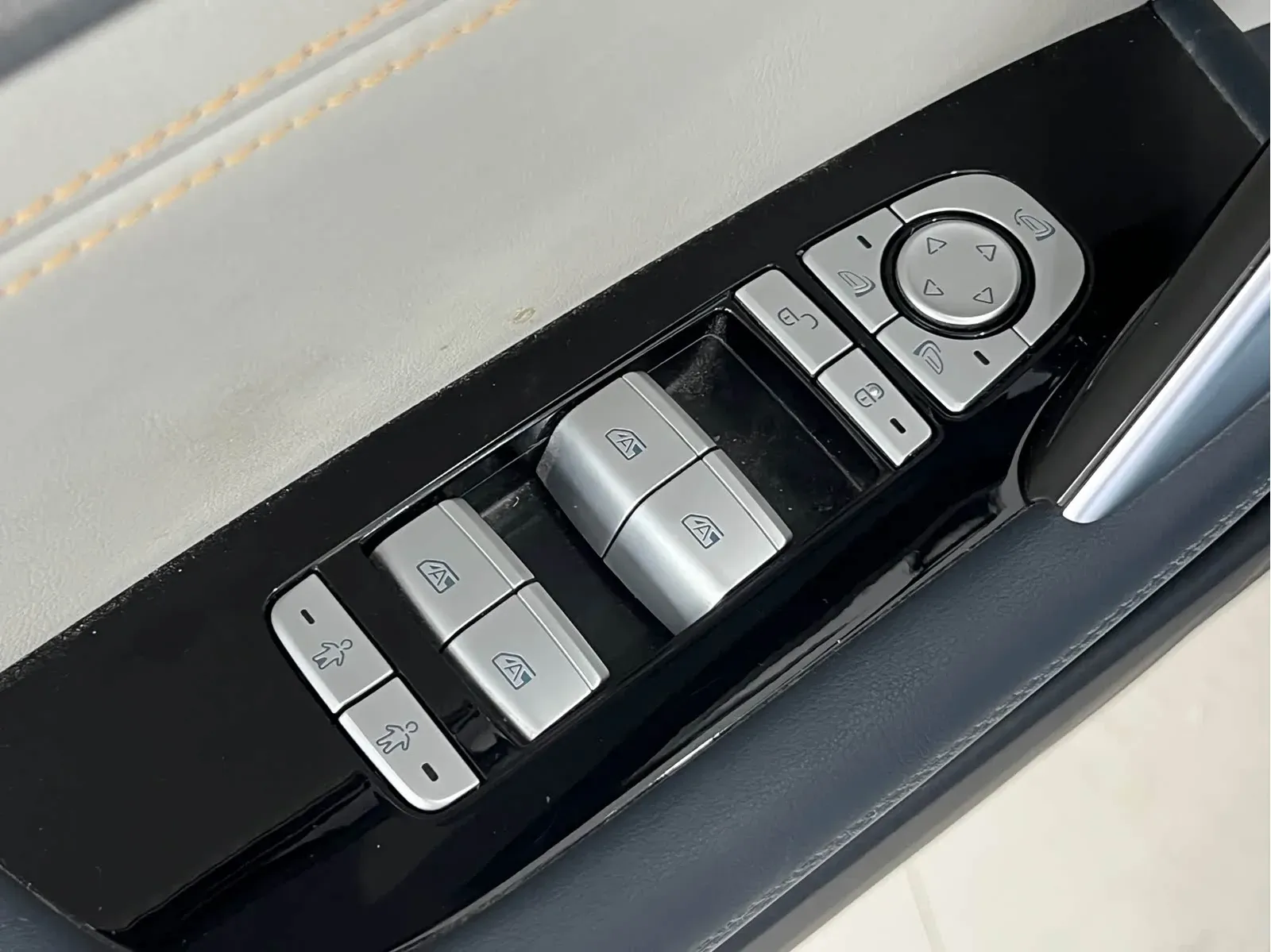 Thumbnail - BYD Tang New Energy 2024 DM-p Champion Edition 215KM AWD Flagship Shenzhen 2023-12 38k km used car photo 18