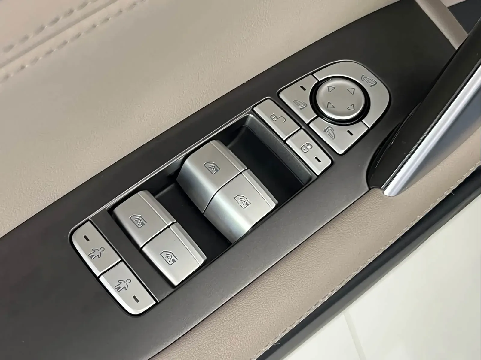 Thumbnail - BYD Tang New Energy 2024 DM-p Champion Edition 215KM AWD Flagship Shenzhen 2024-04 21k km used car photo 18