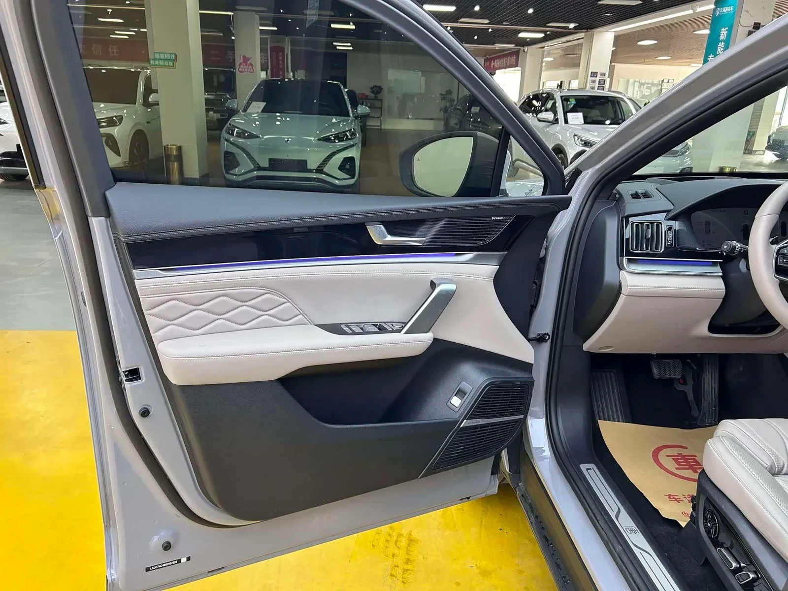 Thumbnail - BYD Tang New Energy 2025 Intelligent Drive DM-i 115KM Flagship Hefei 2025-04 4k km used car photo 7