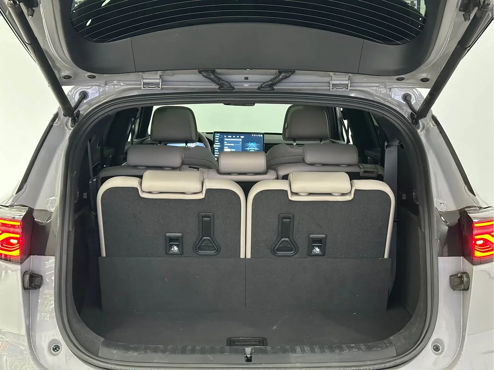 Thumbnail - BYD Tang New Energy 2025 Intelligent Drive DM-i 115KM Flagship Shenzhen 2025-03 6k km used car photo 10