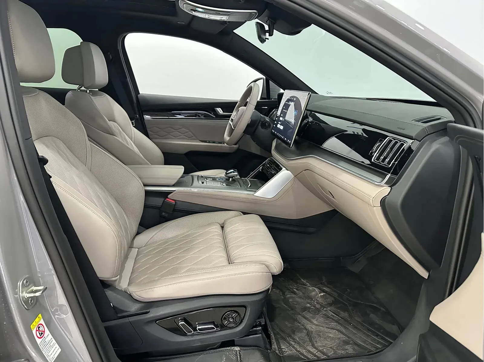Thumbnail - BYD Tang New Energy 2025 Intelligent Drive DM-i 115KM Flagship Shenzhen 2025-03 6k km used car photo 13