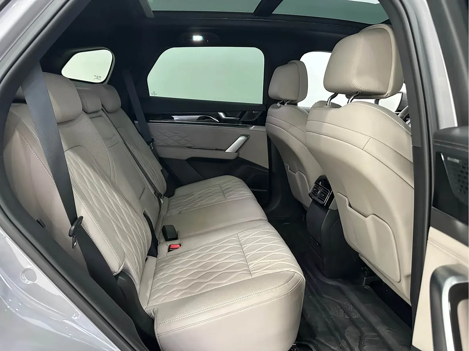Thumbnail - BYD Tang New Energy 2025 Intelligent Drive DM-i 115KM Flagship Shenzhen 2025-03 6k km used car photo 14