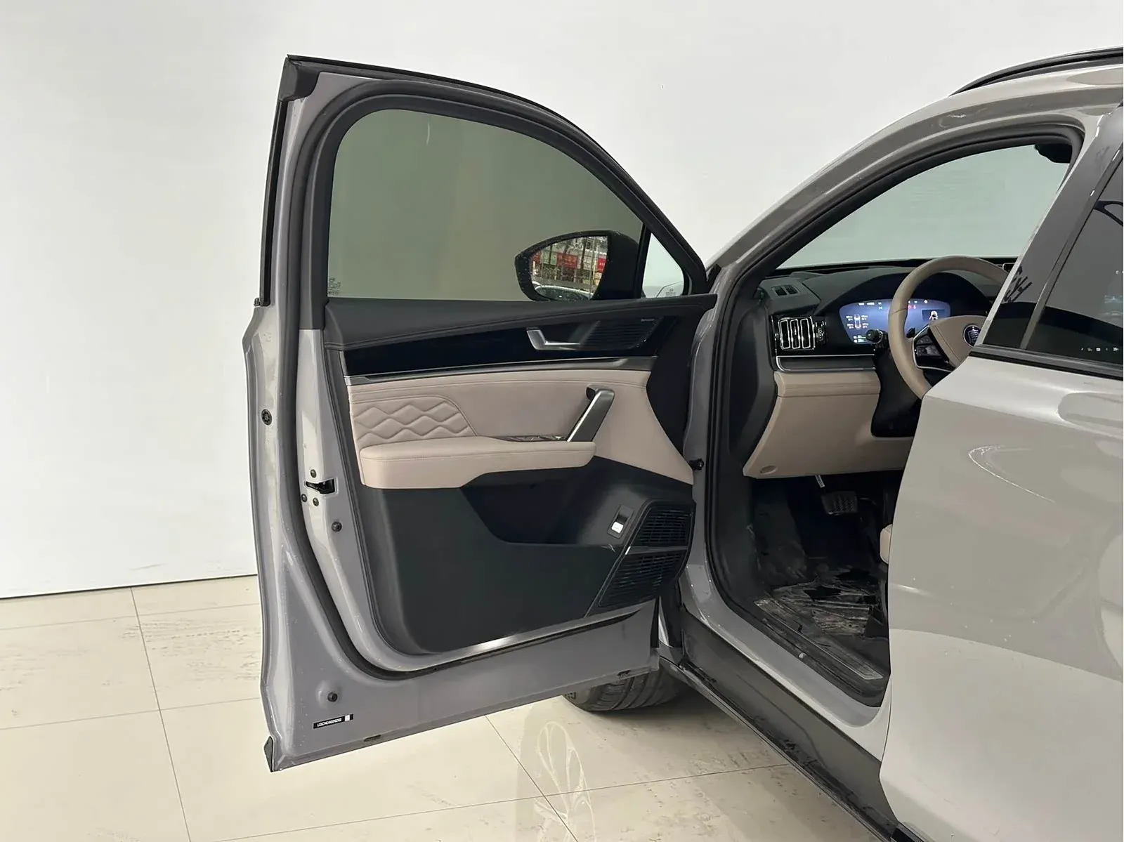 Thumbnail - BYD Tang New Energy 2025 Intelligent Drive DM-i 115KM Flagship Shenzhen 2025-03 6k km used car photo 16