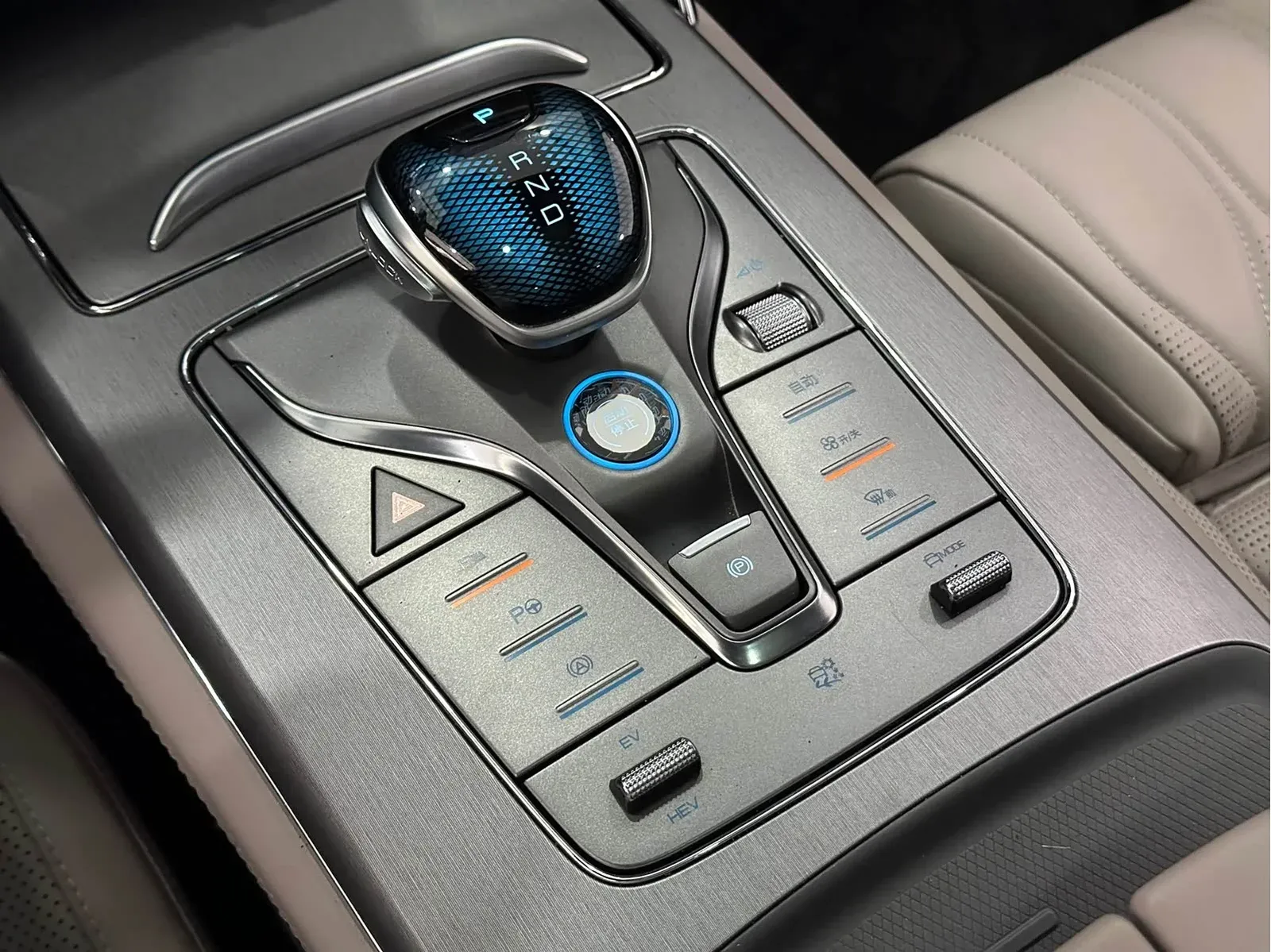 Thumbnail - BYD Tang New Energy 2025 Intelligent Drive DM-i 115KM Flagship Shenzhen 2025-03 6k km used car photo 23