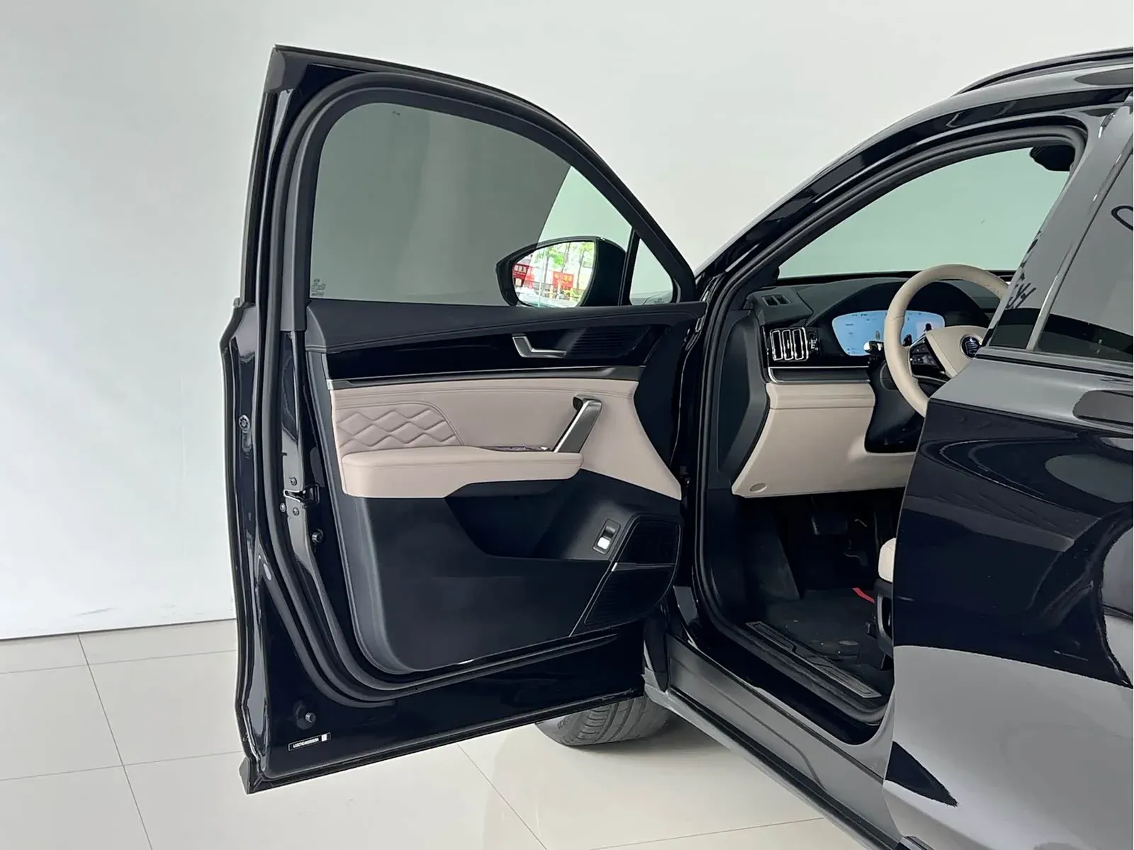 Thumbnail - BYD Tang New Energy 2025 Intelligent Drive DM-i 175KM Premium Shenzhen 2025-10 4k km used car photo 15