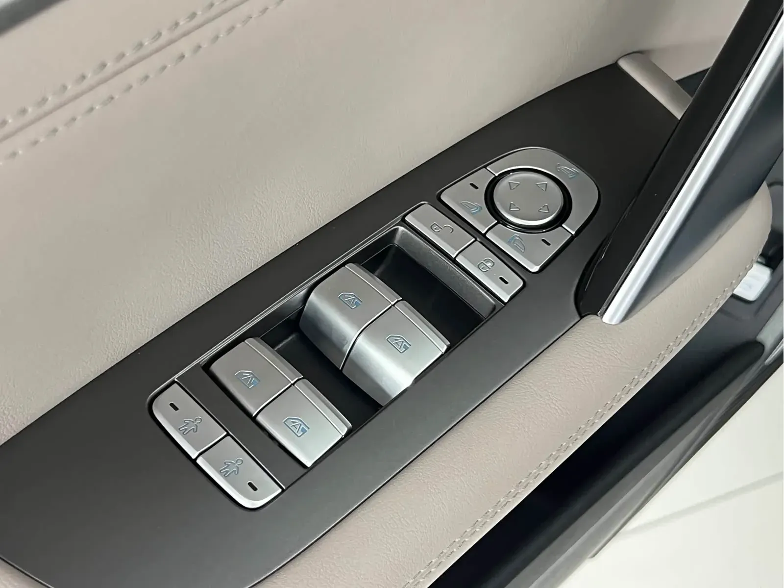 Thumbnail - BYD Tang New Energy 2025 Intelligent Drive DM-i 175KM Premium Shenzhen 2025-10 4k km used car photo 17
