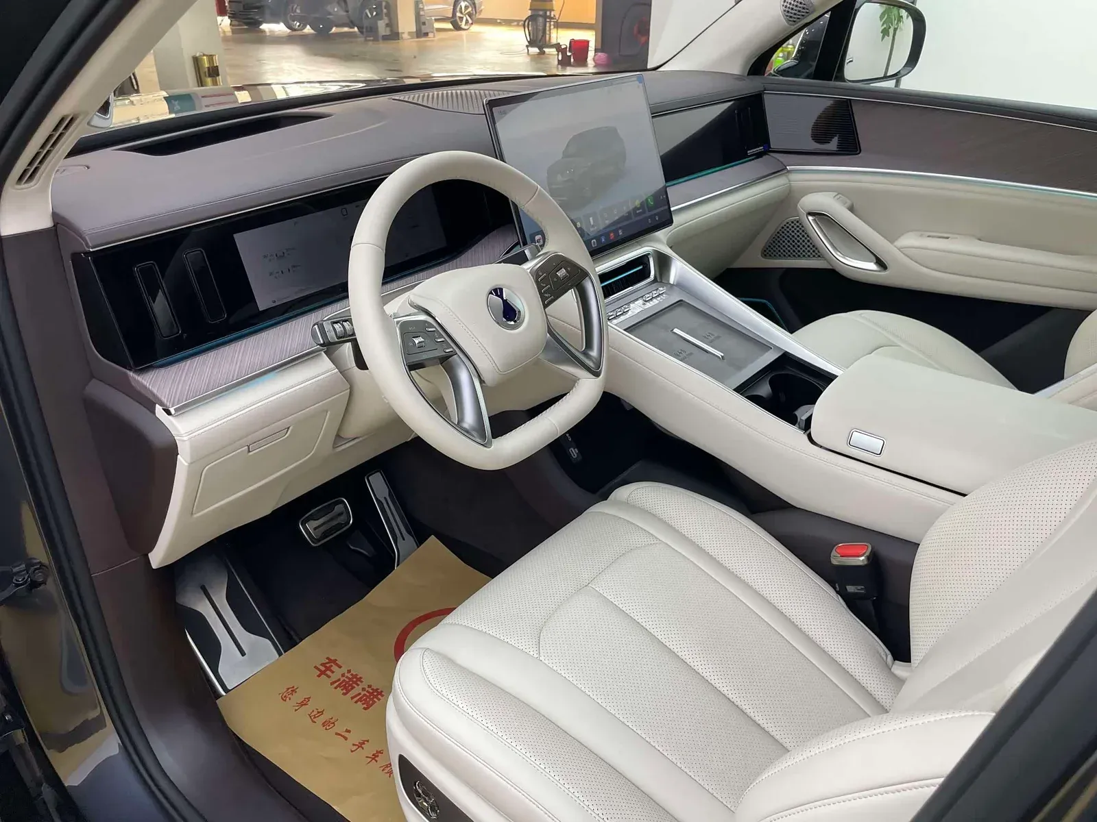 Thumbnail - DENZA N9 2025 Flagship Hefei 2025-04 20k km used car photo 5