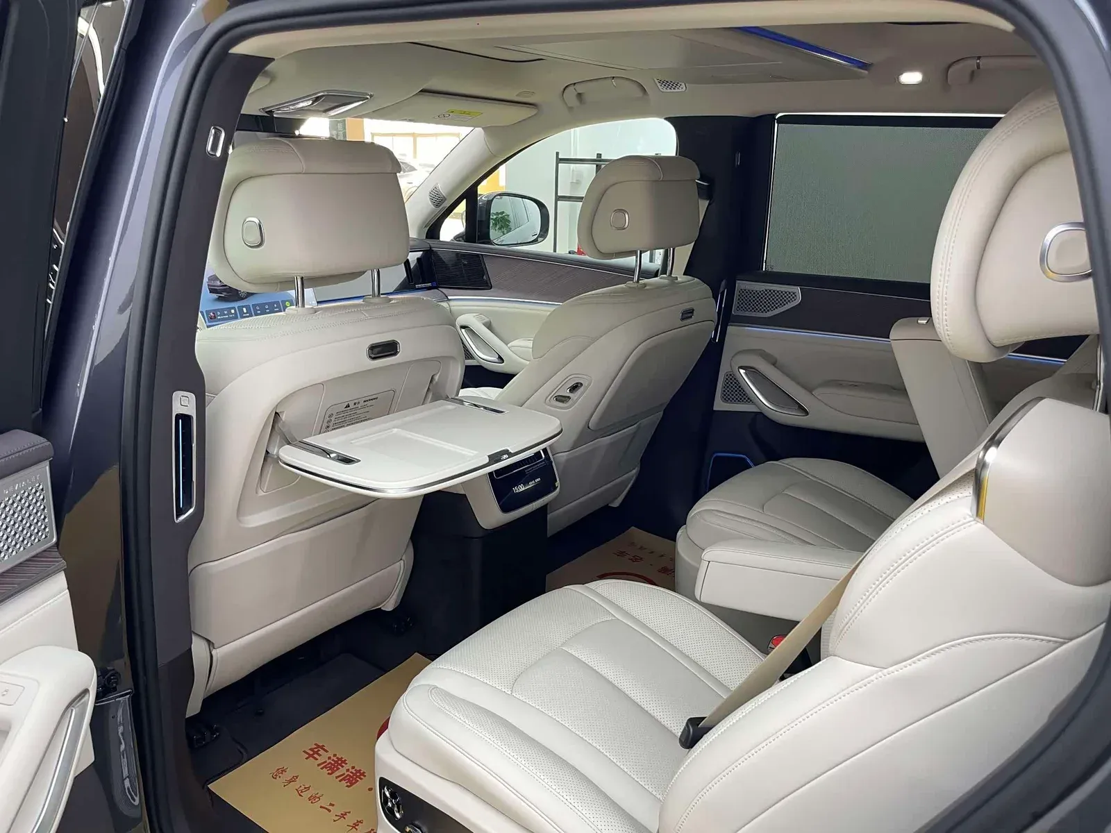 Thumbnail - DENZA N9 2025 Flagship Hefei 2025-04 20k km used car photo 6