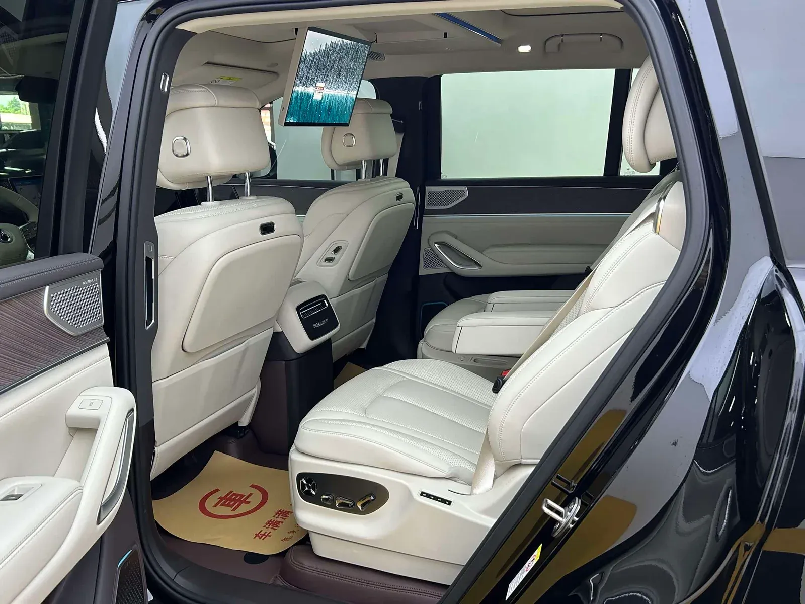 Thumbnail - DENZA N9 2025 Flagship Hefei 2025-04 35k km used car photo 5
