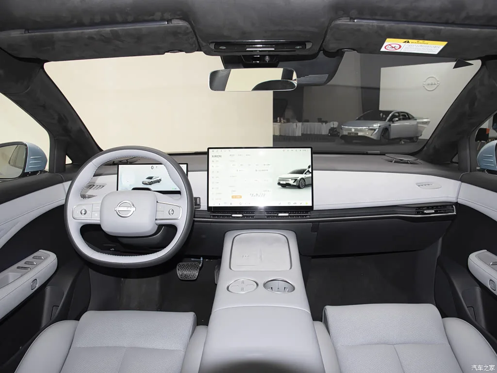Интерьер NISSAN N7: Элегантный серый