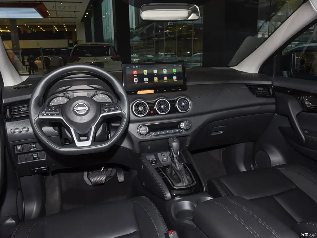 Интерьер NISSAN Qashqai Honor: Черный