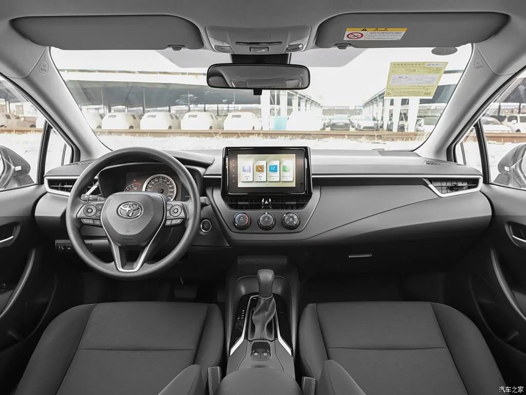 Интерьер TOYOTA Corolla: Черный